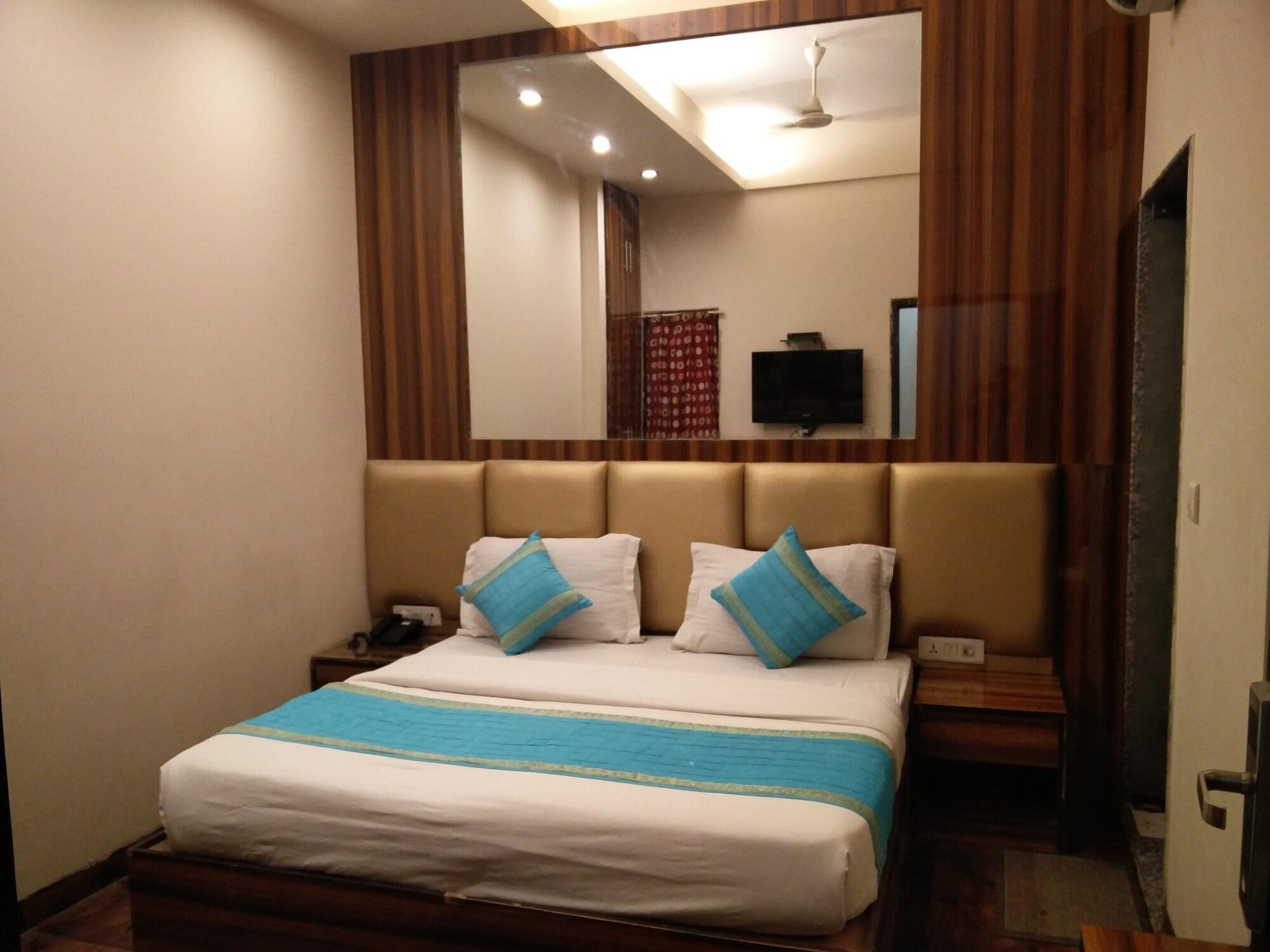 Rupam Hotel Дели Экстерьер фото