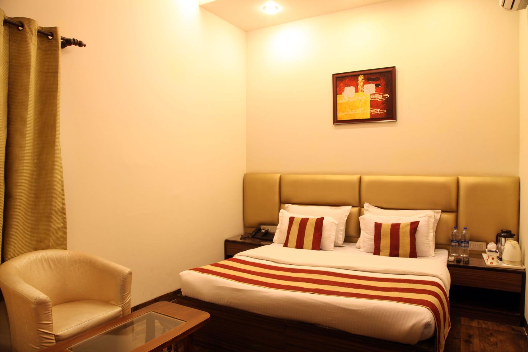 Rupam Hotel Дели Экстерьер фото