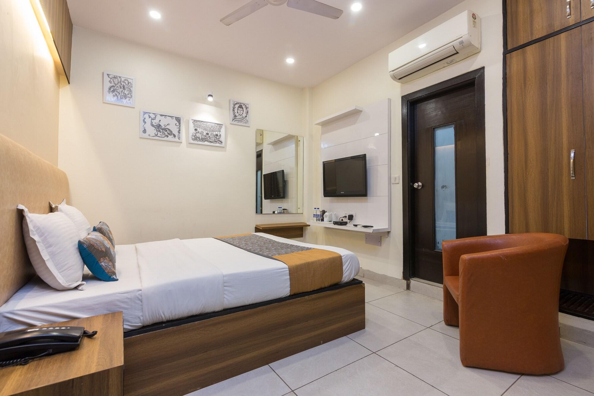 Rupam Hotel Дели Экстерьер фото