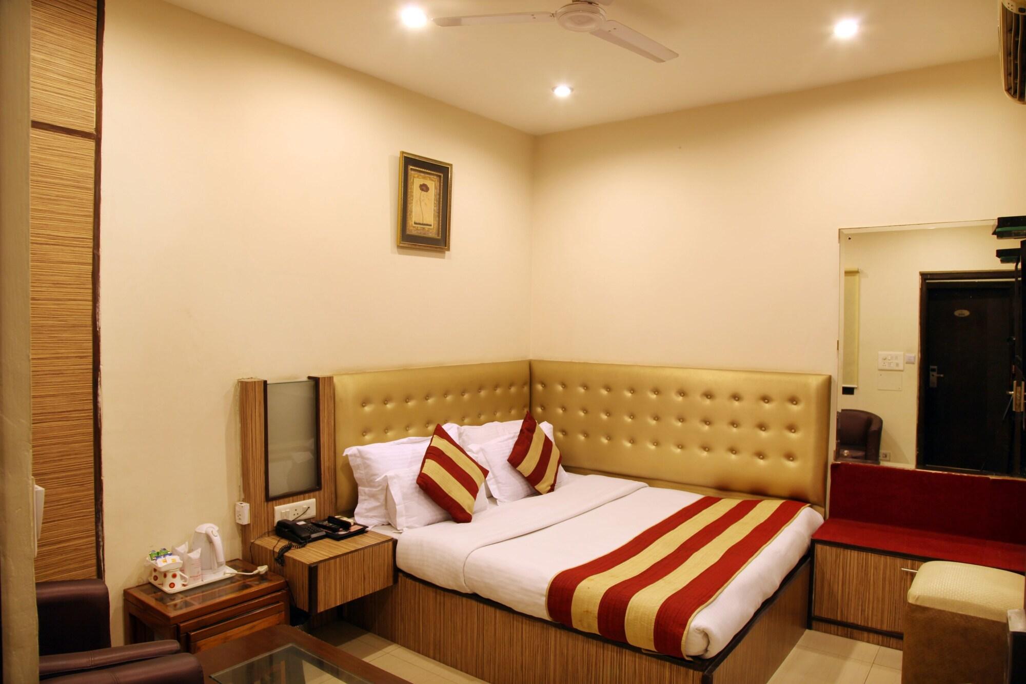 Rupam Hotel Дели Экстерьер фото