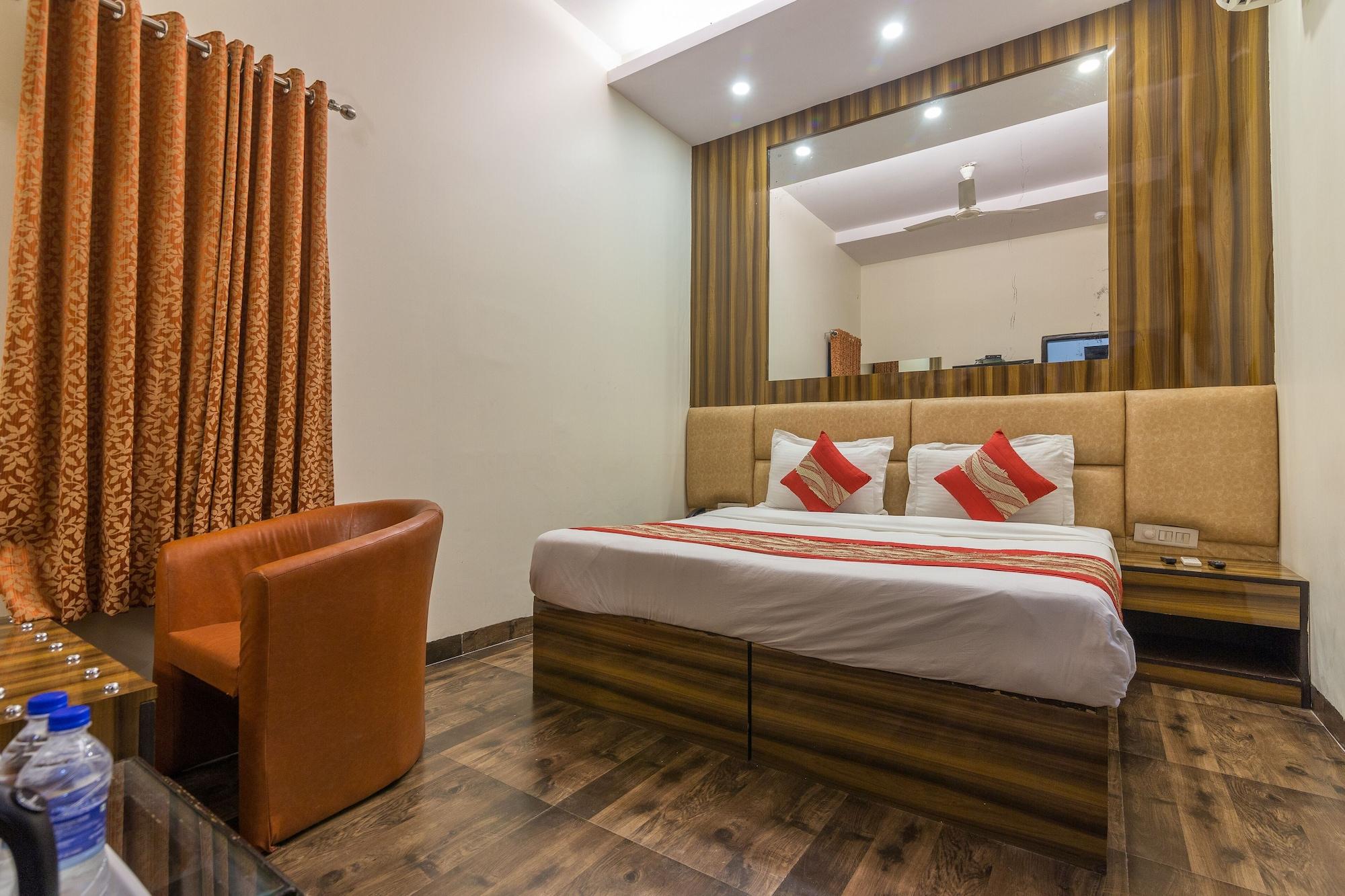 Rupam Hotel Дели Экстерьер фото