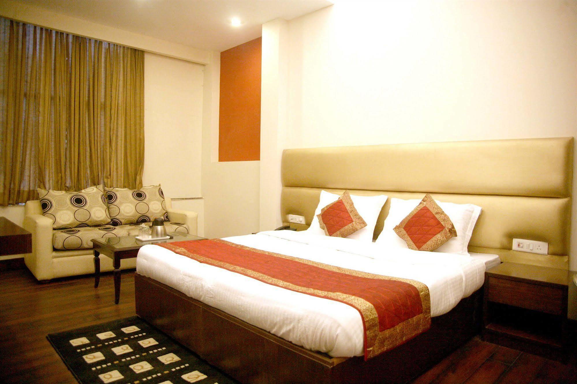 Rupam Hotel Дели Экстерьер фото