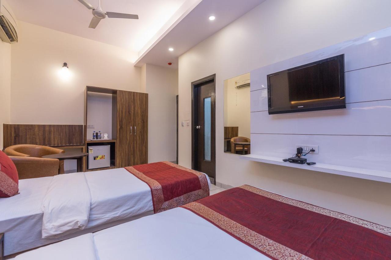 Rupam Hotel Дели Экстерьер фото